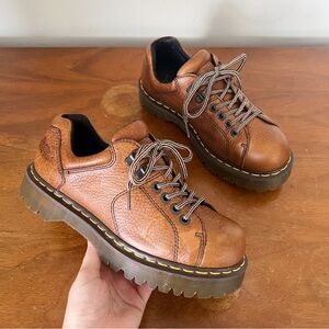 Dr Martens • vintage 10940 lace up oxford shoes platform cognac tan leather